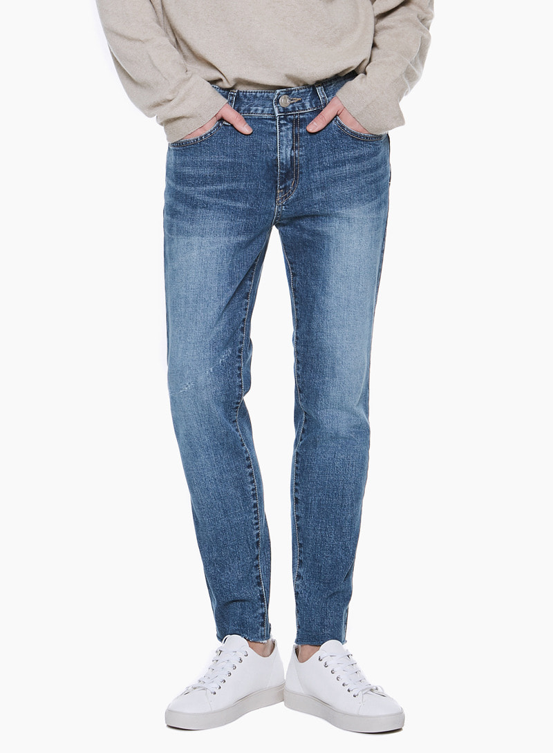 LM027 CLEAN STRAIGHT JEANS